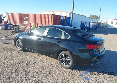 2022 Kia Forte Lxs z USA, uszkodzony, nr VIN 3KPF24AD9NE474511